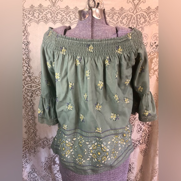 New with tags Maurice’s Sage green floral print elastic off shoulder blouse L - Picture 7 of 9